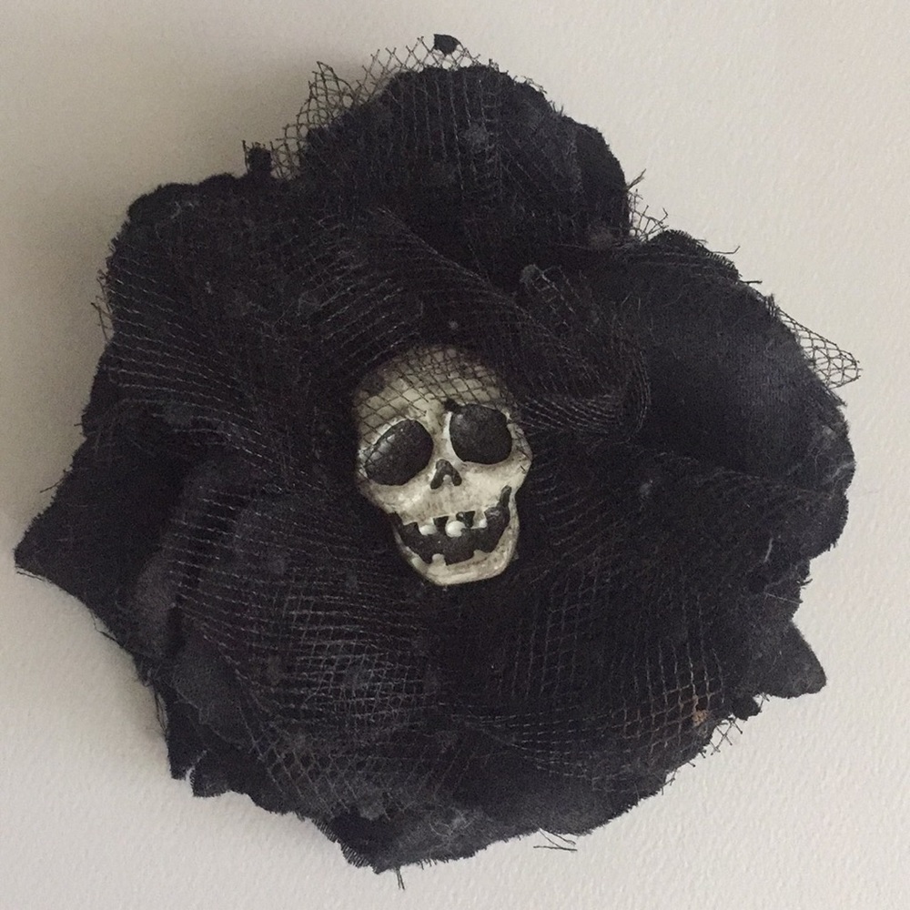 Skull bow